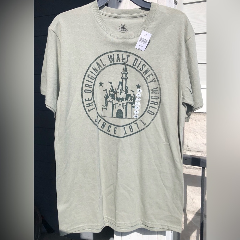 Walt Disney World N.W.T. The Original.Men's Olive Green Medium Short Sleeve Tee.